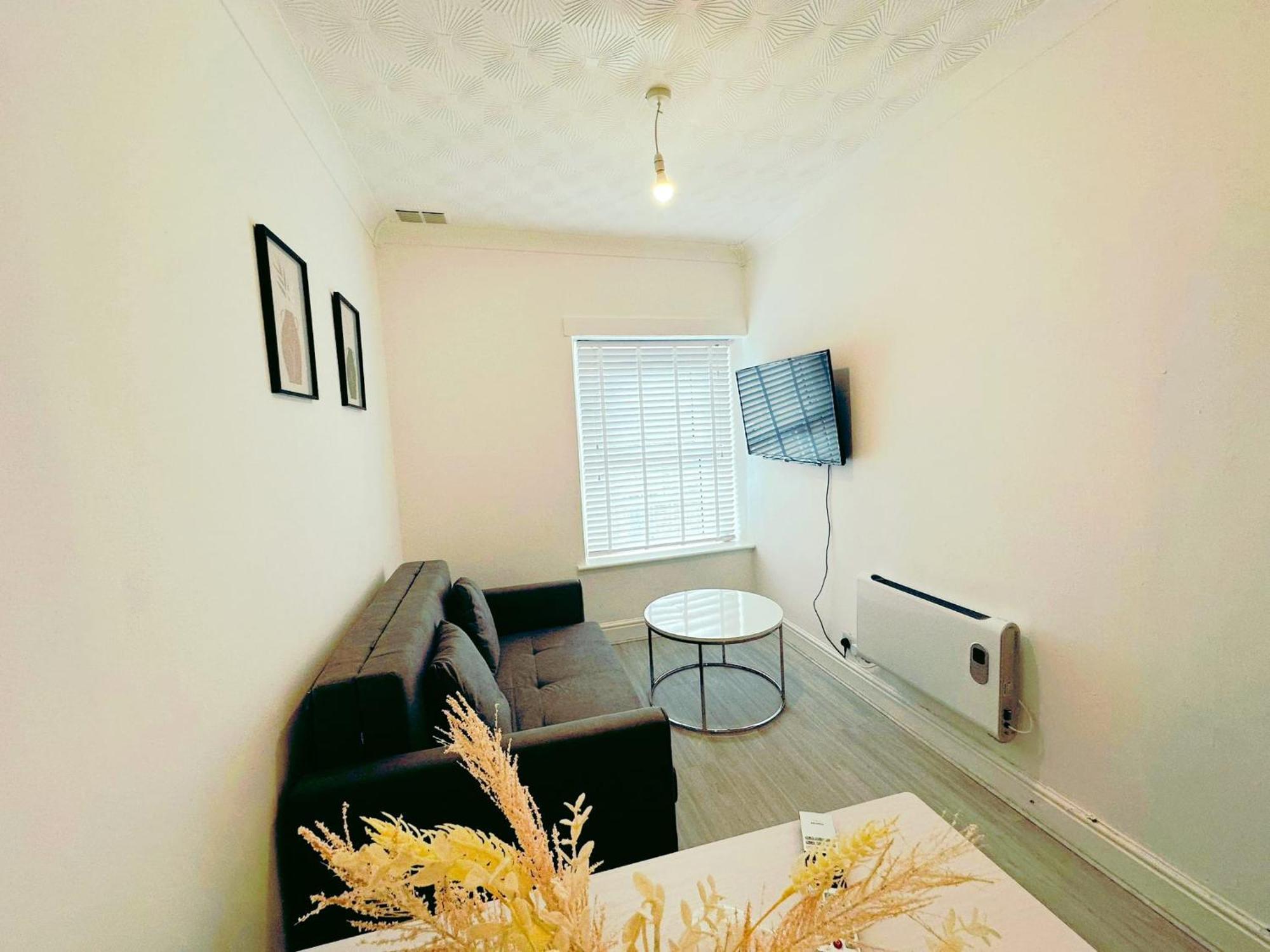 Modern & Stylish 1 Bedroom Flat In Bridgend Town エクステリア 写真