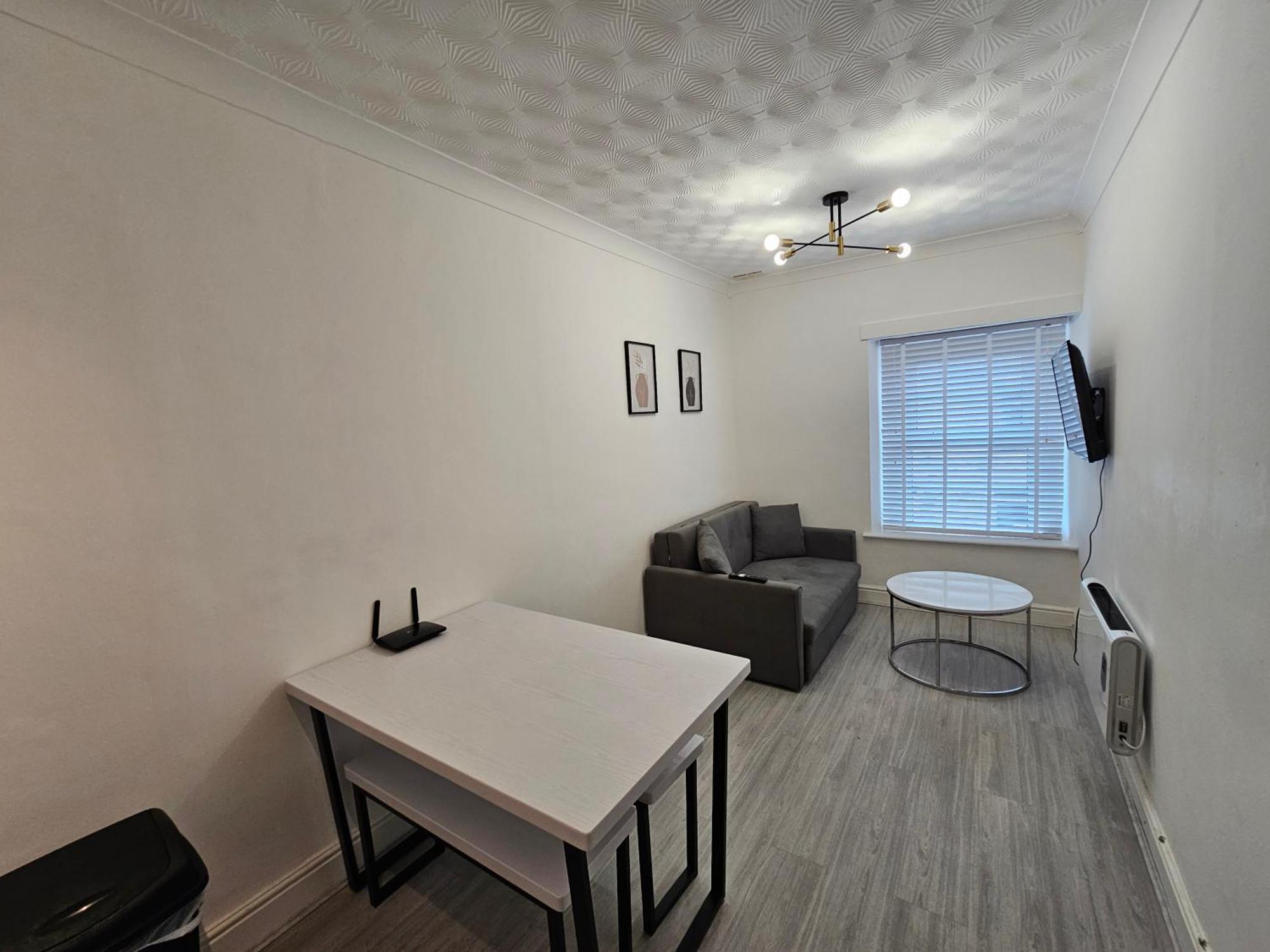 Modern & Stylish 1 Bedroom Flat In Bridgend Town エクステリア 写真